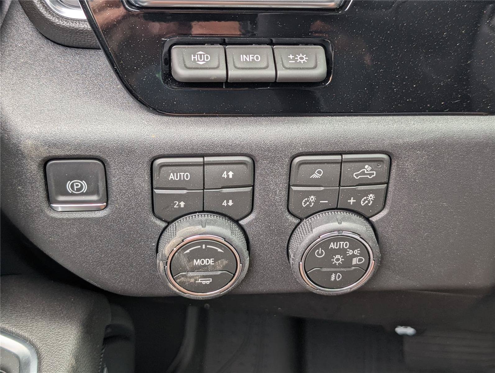 New 2026 Chevrolet Silverado 3500 LTZ w/ LTZ Convenience Package AWD/4WD image 21