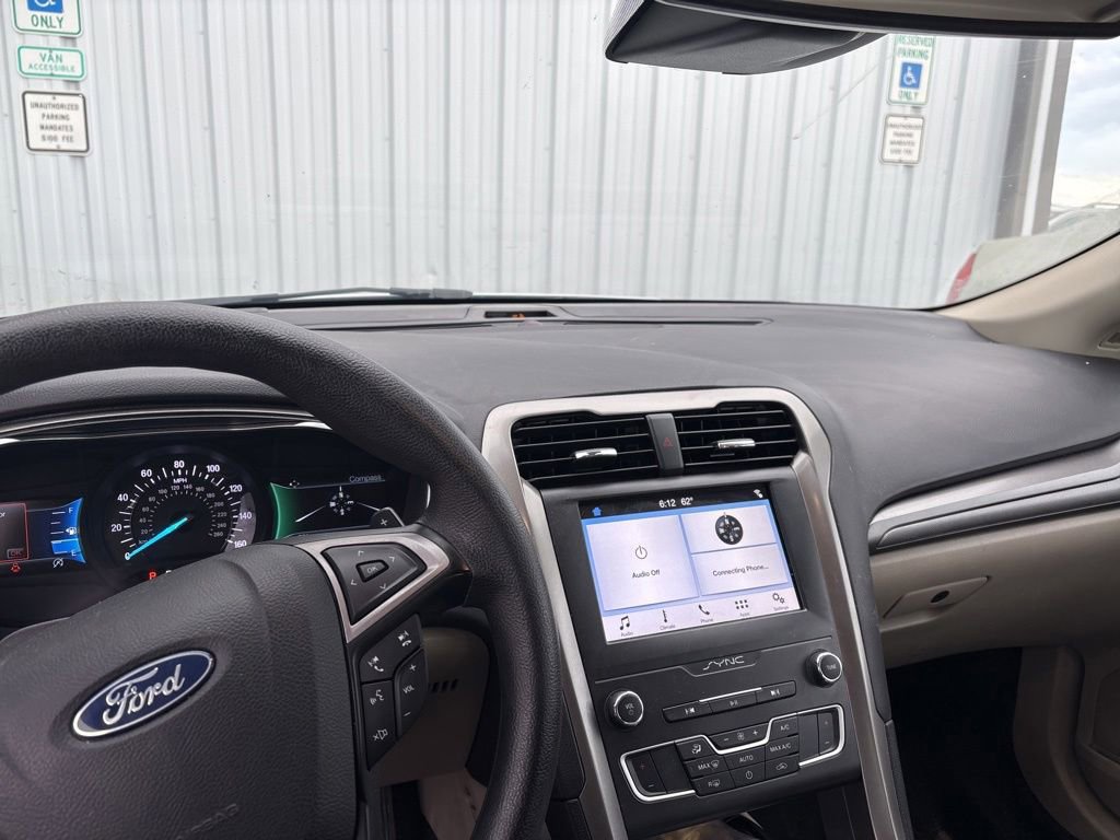 Used 2019 Ford Fusion SE FWD image 18