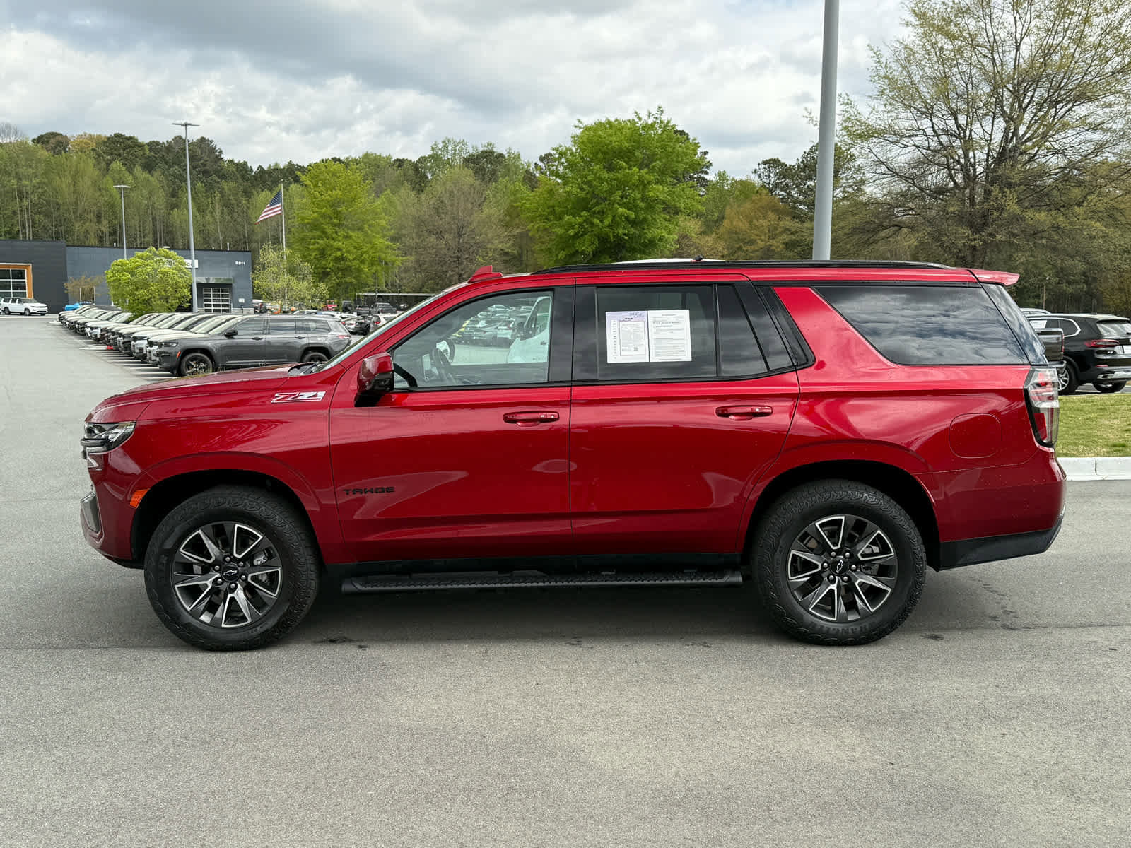 Used 2023 Chevrolet Tahoe Z71 w/ Luxury Package image 2