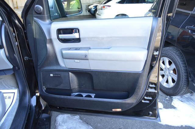 Used 2010 Toyota Sequoia Limited image 34