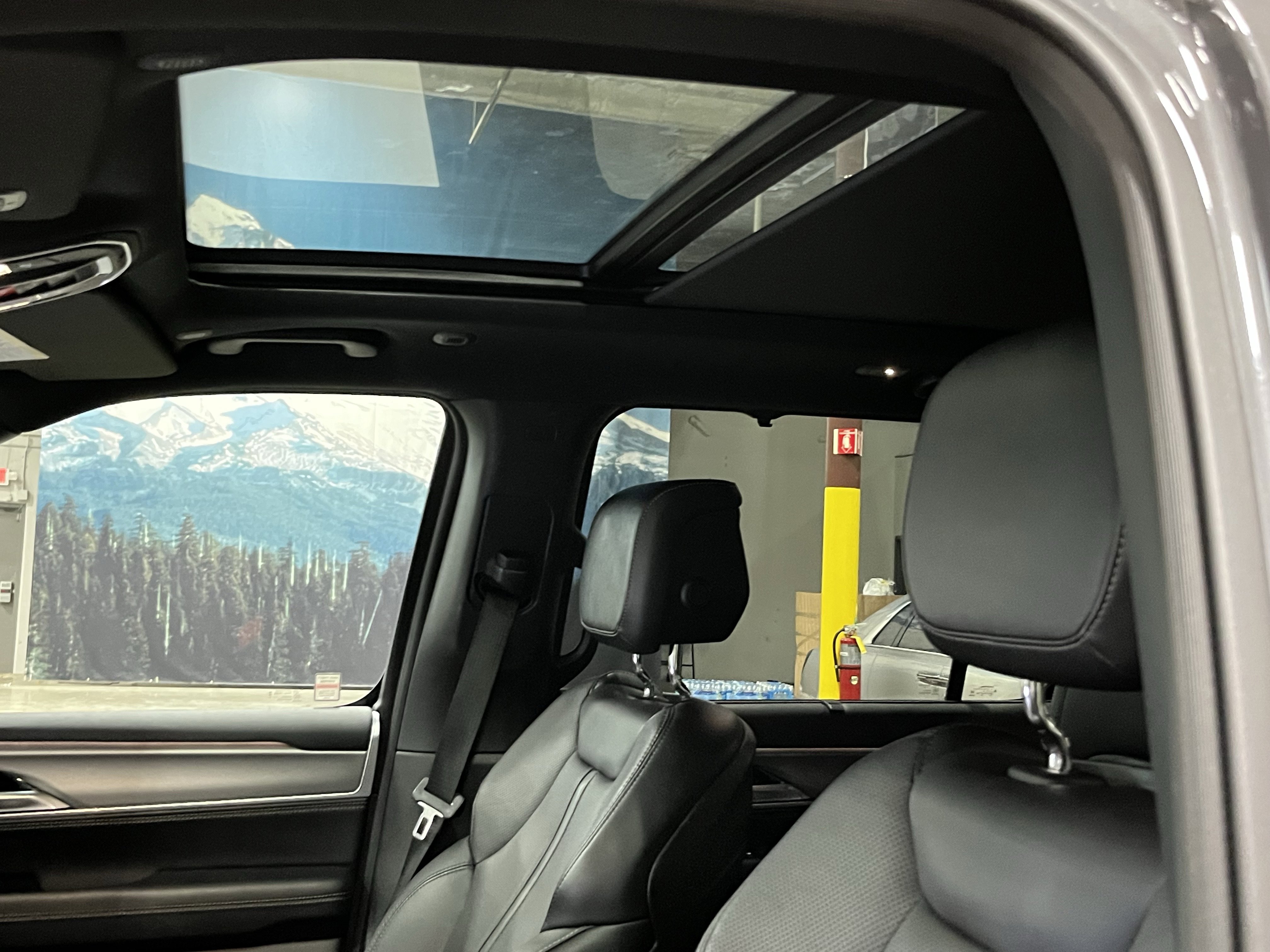 Used 2024 Jeep Wagoneer Series II w/ Convenience Group I image 19