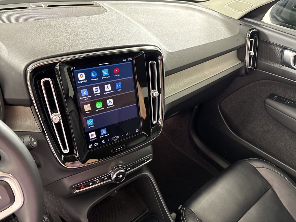 Used 2023 Volvo XC40 B5 Core w/ Protection Package Premier image 29
