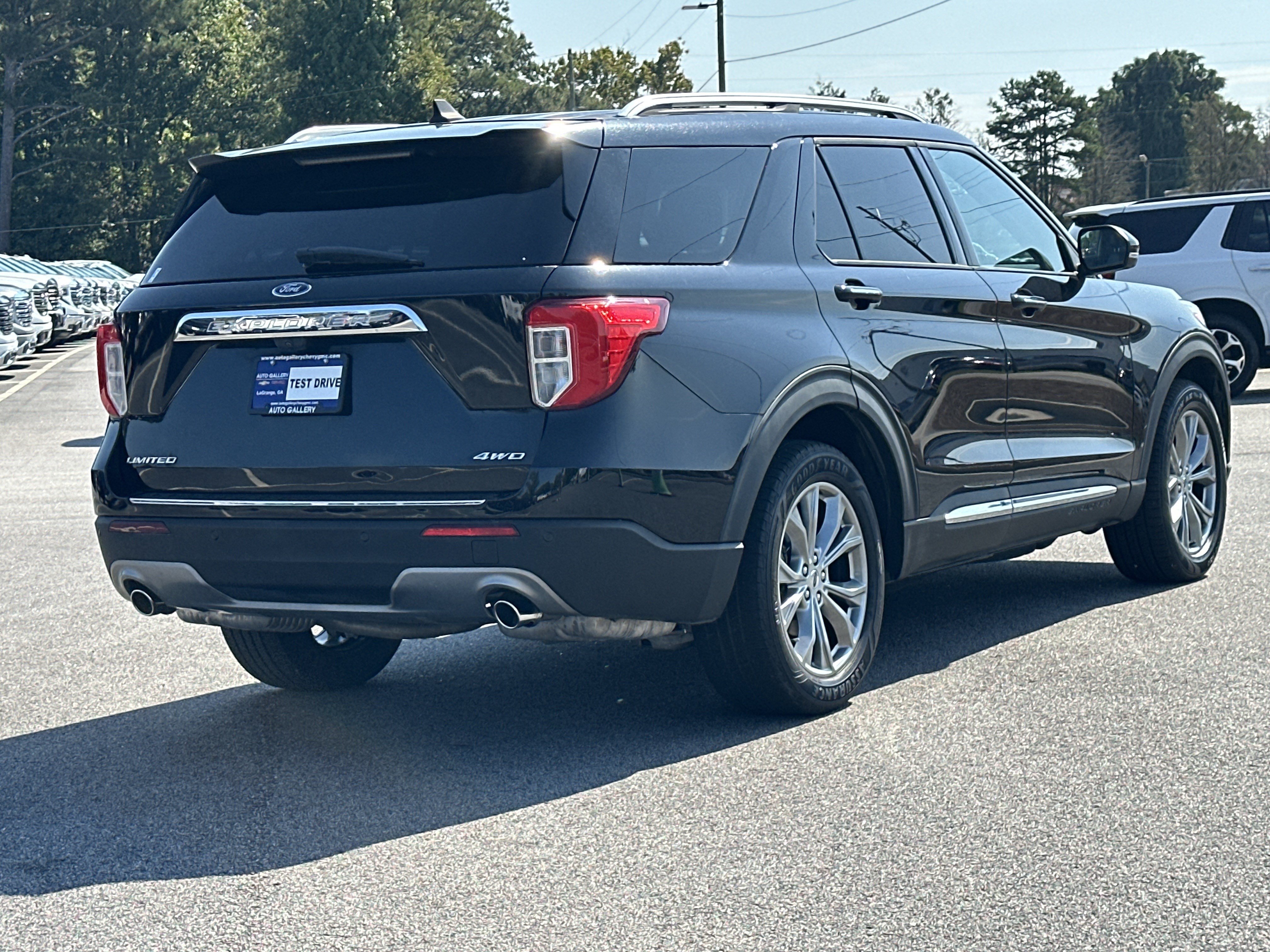 Used 2021 Ford Explorer Limited w/ Equipment Group 301A AWD/4WD image 6