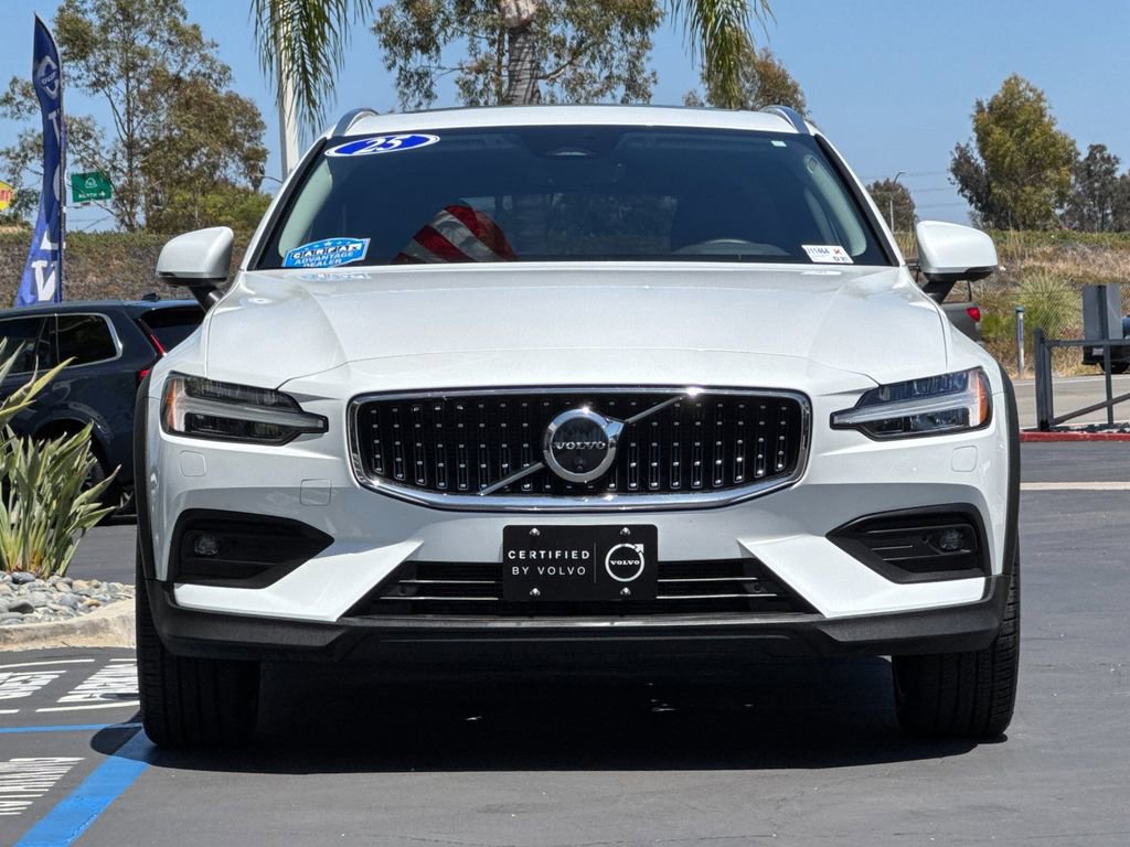 Certified 2025 Volvo V60 B5 Cross Country Plus AWD/4WD image 8