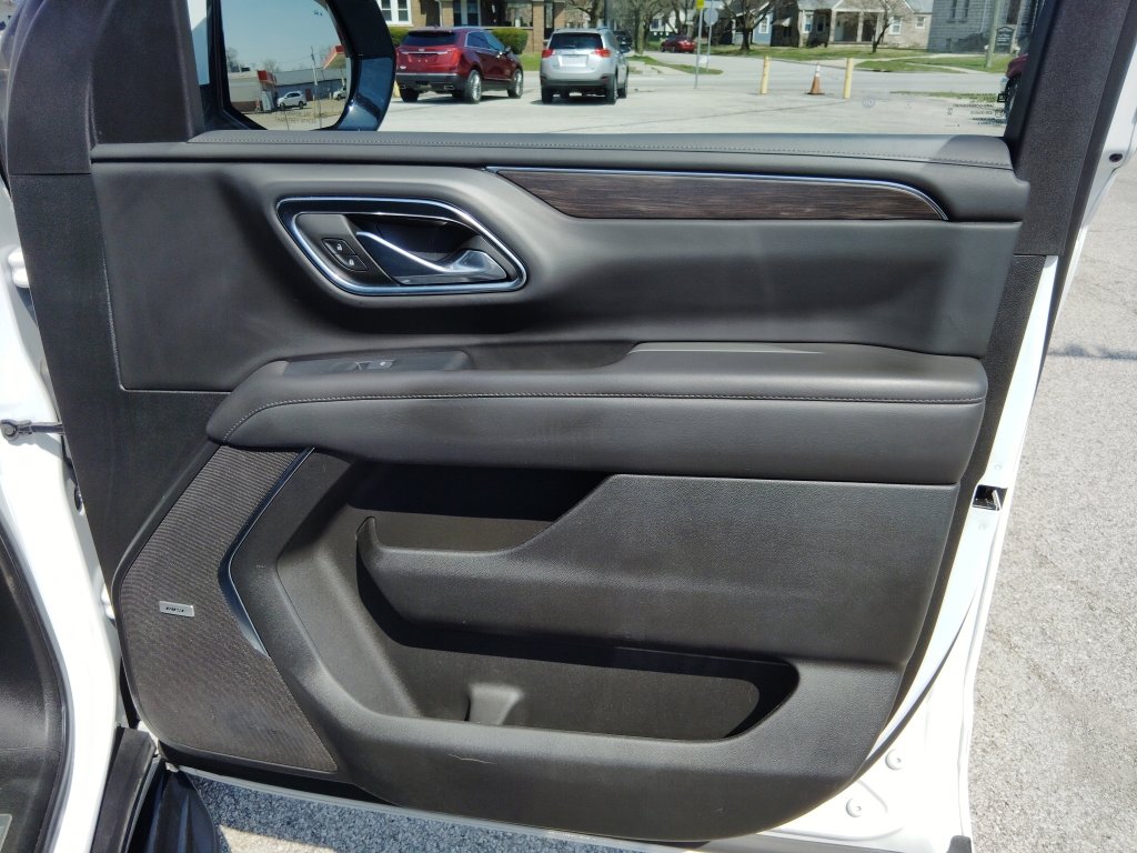 Used 2024 Chevrolet Suburban LT w/ Luxury Package AWD/4WD image 34