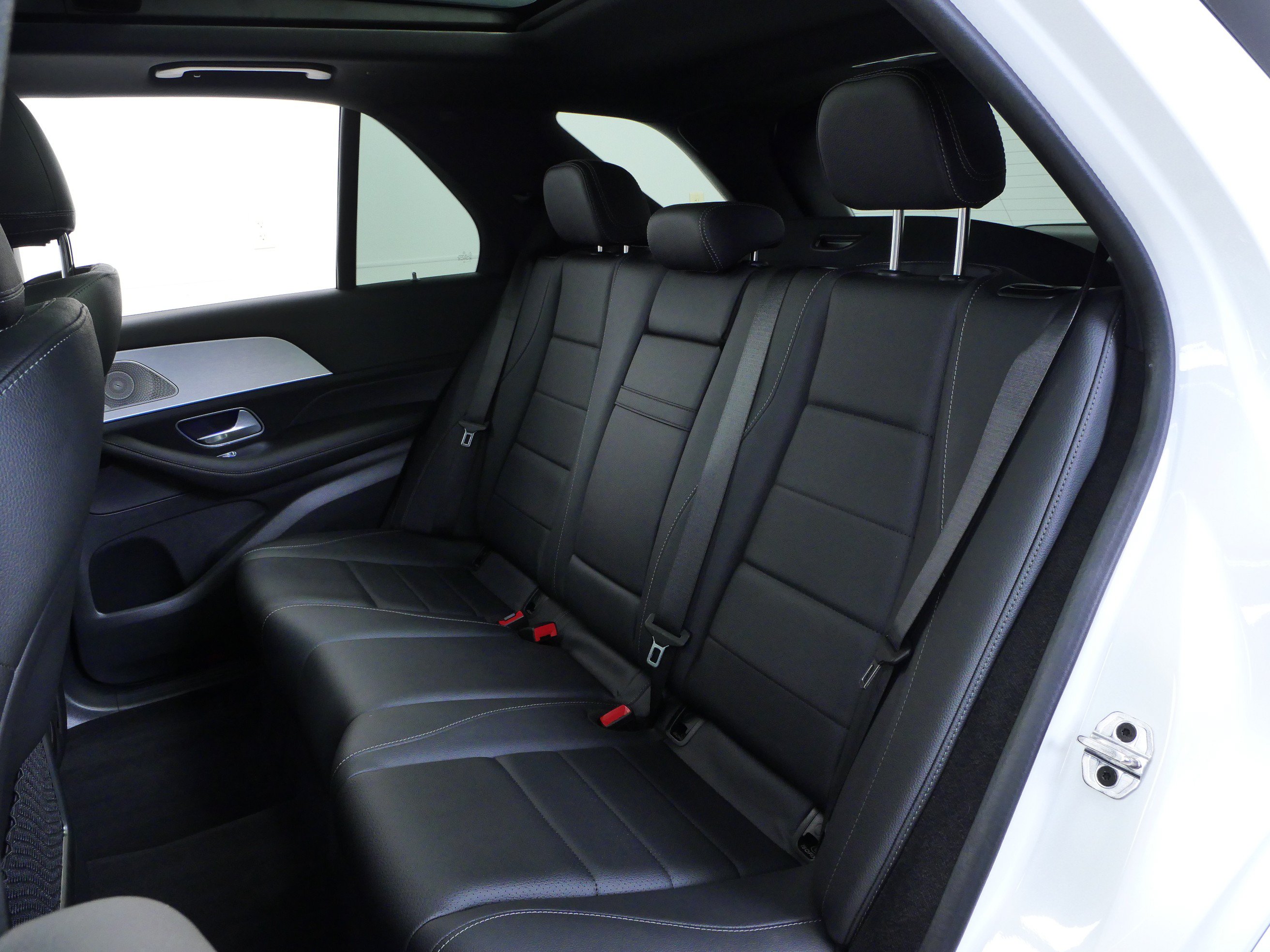 Certified 2025 Mercedes-Benz GLE 450e 4MATIC w/ AMG Line Exterior image 21