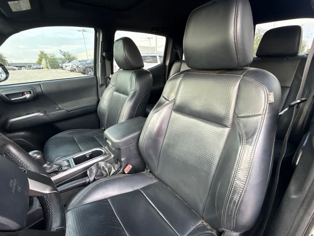 Used 2019 Toyota Tacoma TRD Off-Road AWD/4WD image 14
