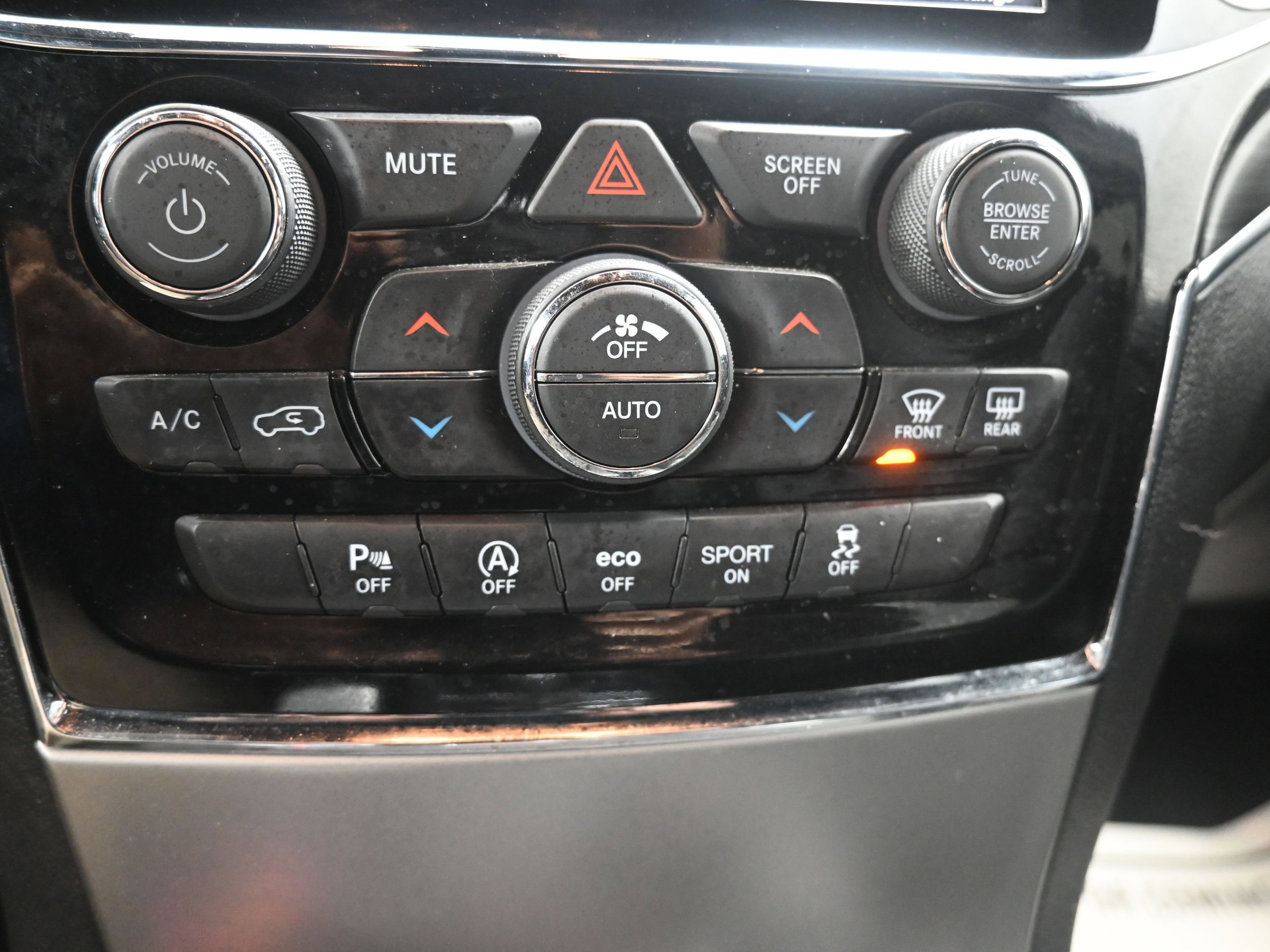 Used 2021 Jeep Grand Cherokee Limited w/ Trailer Tow Group IV image 23