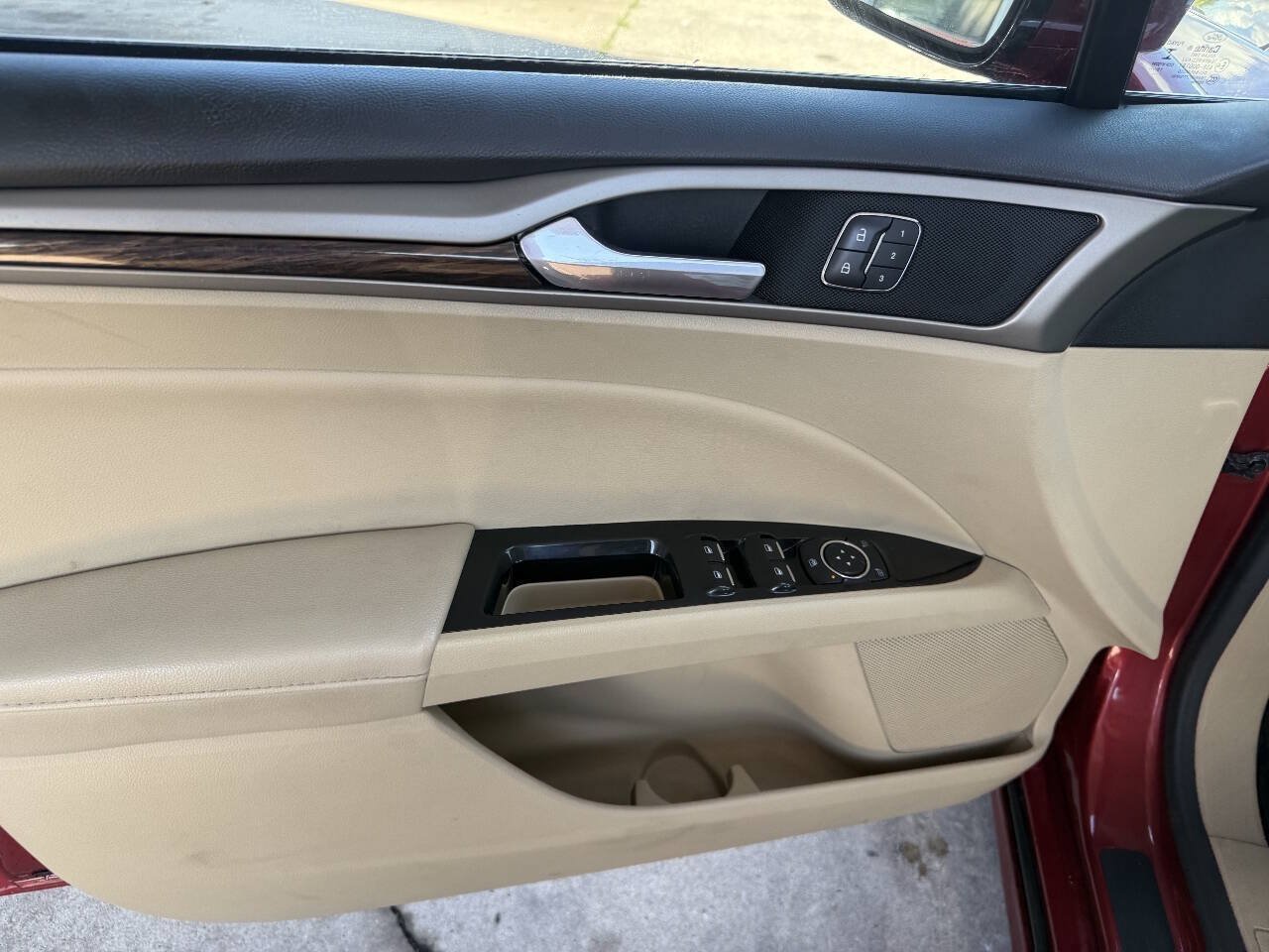 Used 2014 Ford Fusion SE w/ Equipment Group 202A FWD image 12