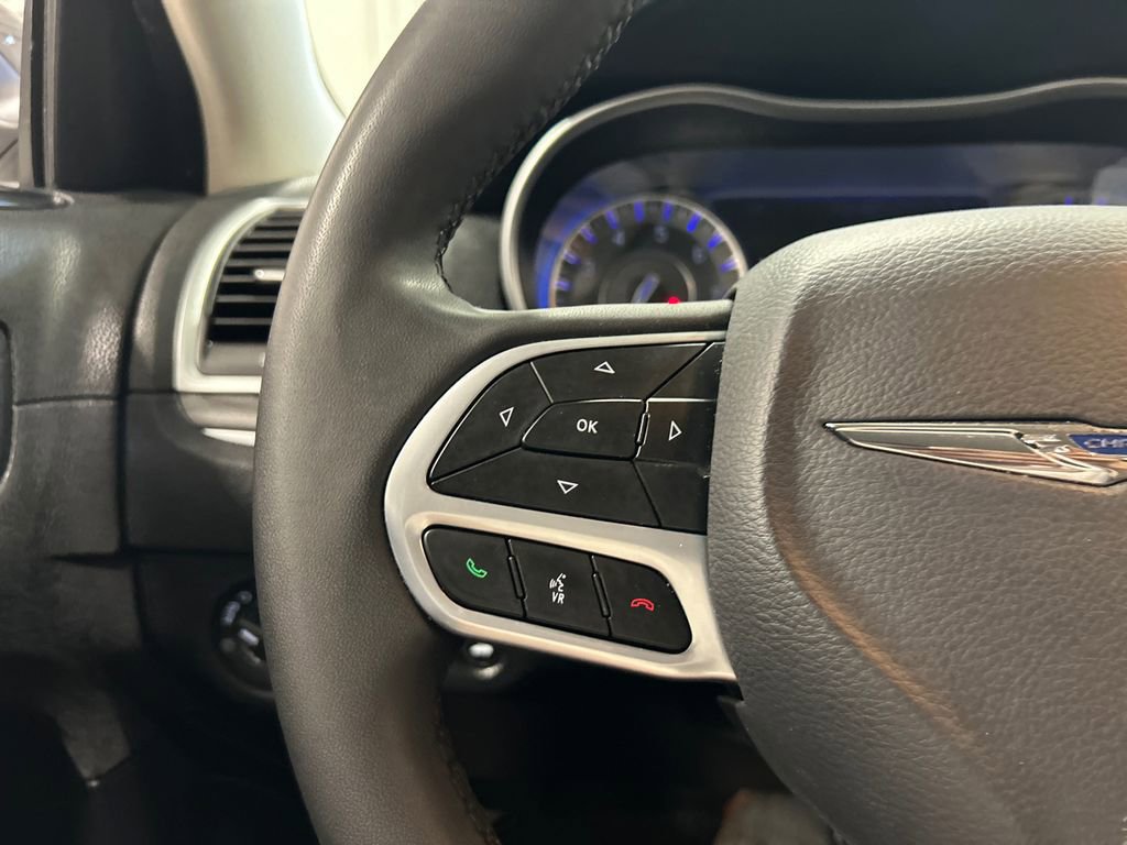 Used 2022 Chrysler 300 Touring w/ Sport Appearance Package image 19