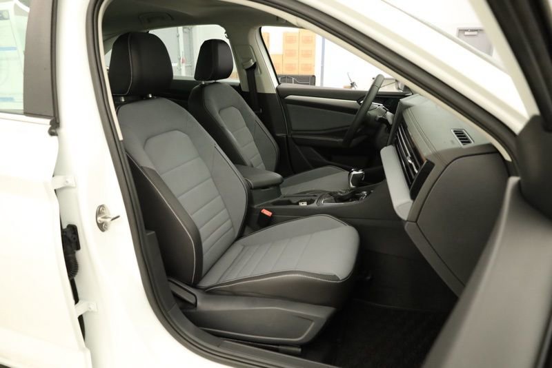 New 2026 Volkswagen Jetta SE image 32