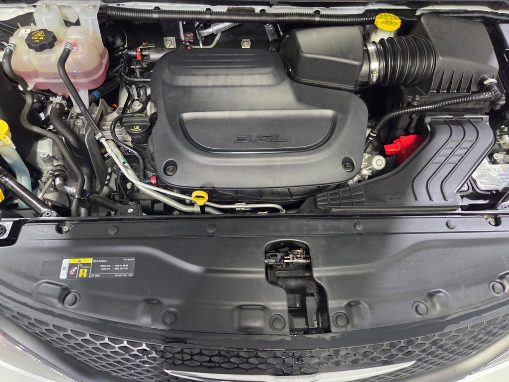 Certified 2021 Chrysler Voyager L image 26