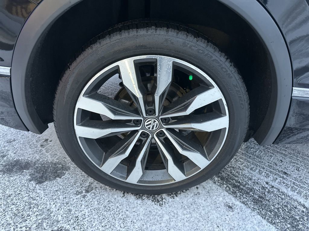 Used 2021 Volkswagen Tiguan SEL Premium R-Line w/ 3rd Row Seat Package image 41