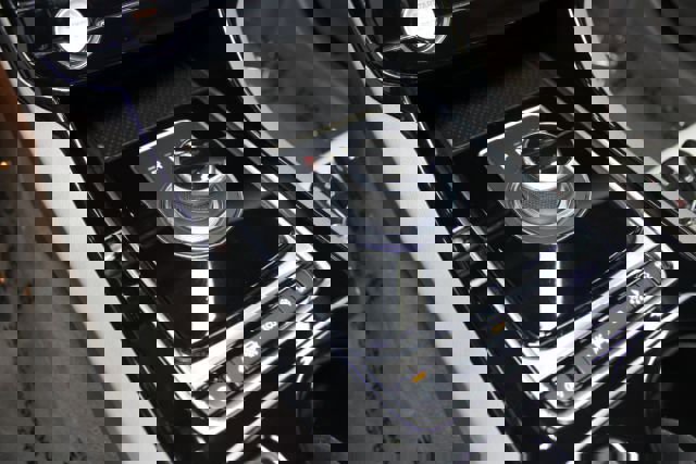 Used 2017 Jaguar XE Premium image 18