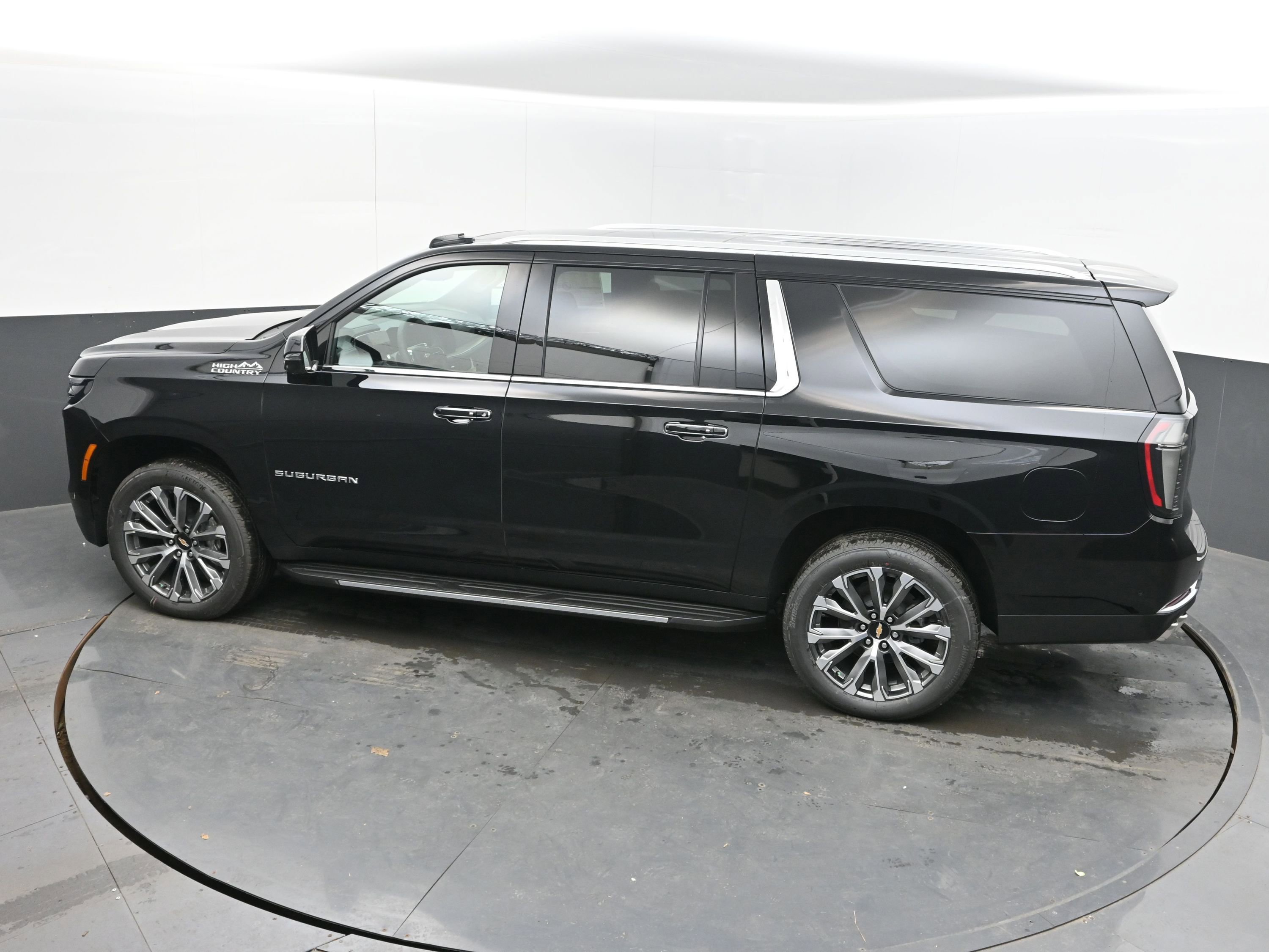 New 2026 Chevrolet Suburban High Country w/ Sun And Tow Package AWD/4WD image 38