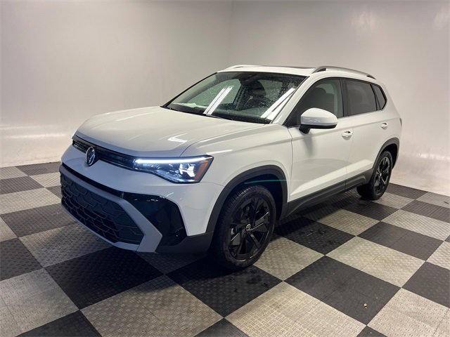 New 2026 Volkswagen Taos SE image 3