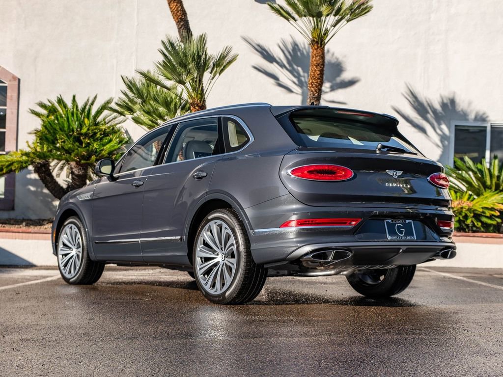 Used 2025 Bentley Bentayga AWD/4WD image 3