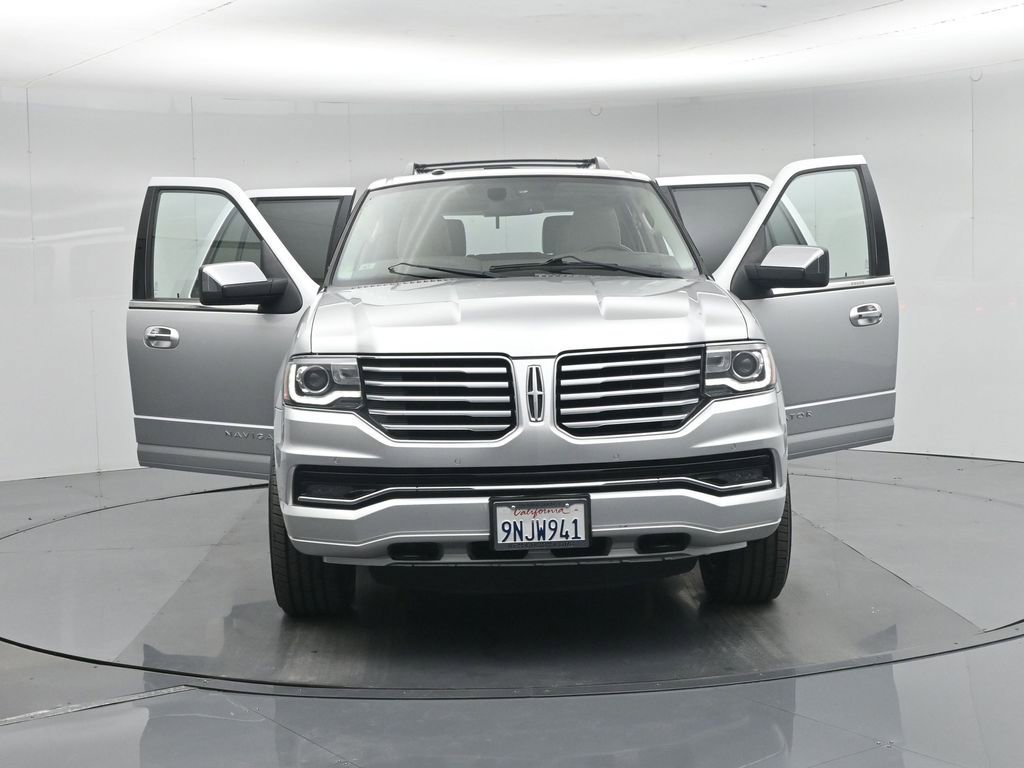 Used 2017 Lincoln Navigator Select image 15