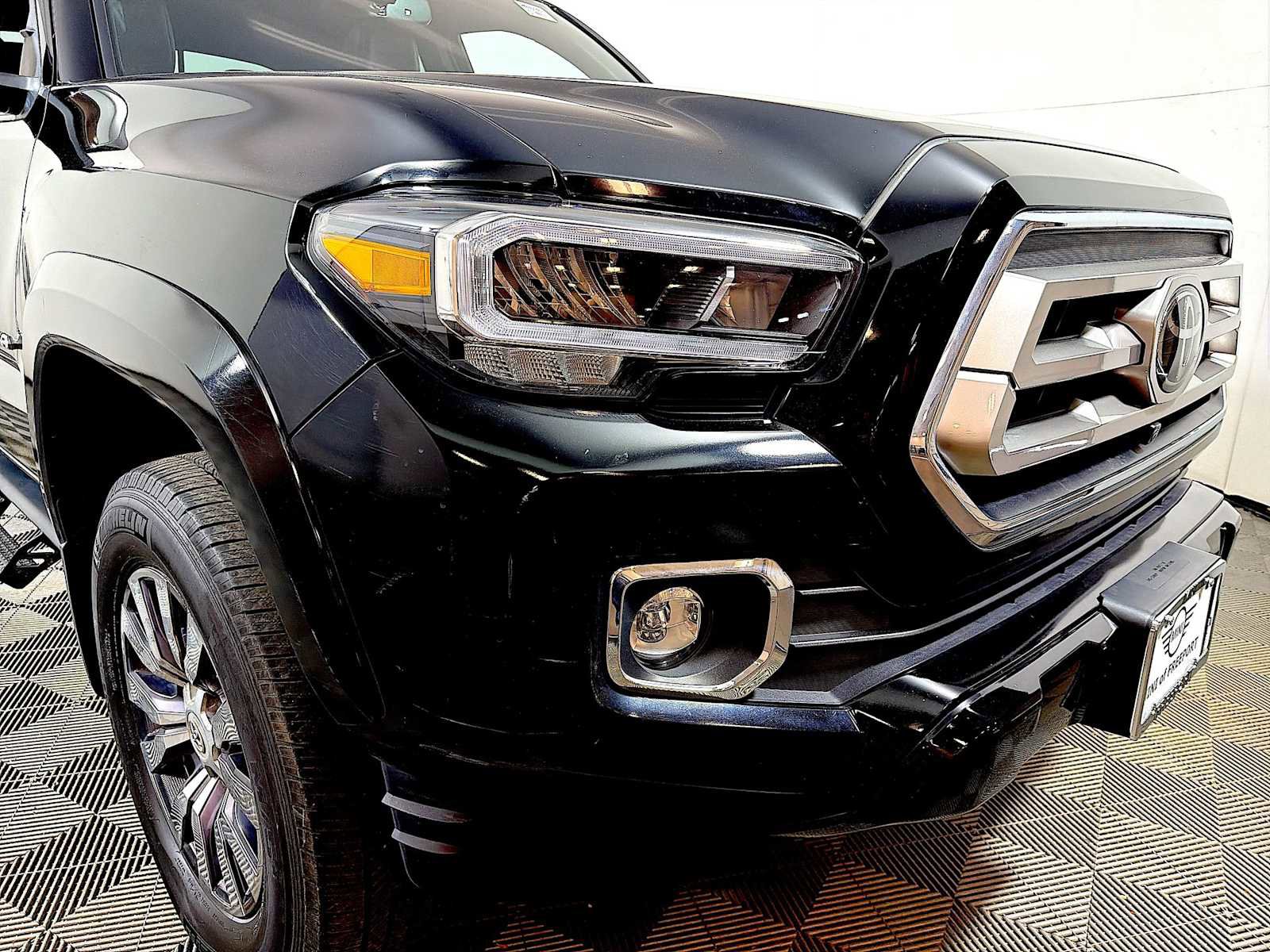 Used 2023 Toyota Tacoma Limited image 26