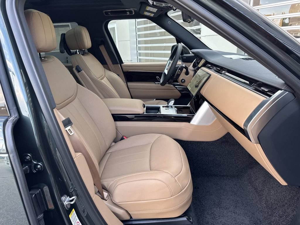 New 2026 Land Rover Range Rover Long Wheelbase SE AWD/4WD image 10