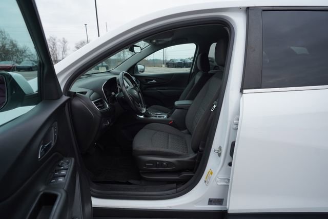 Used 2022 Chevrolet Equinox LT w/ Driver Convenience Package image 14