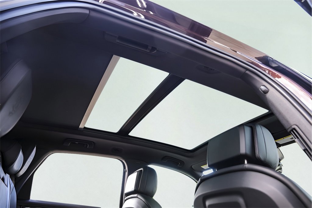 Used 2022 Porsche Cayenne Platinum Edition image 36