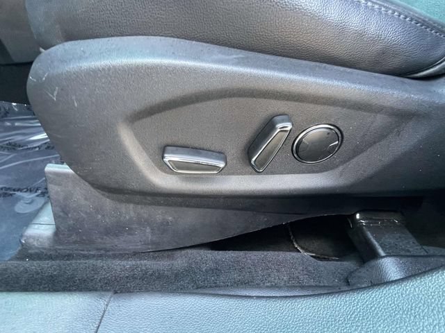 Used 2016 Ford Explorer XLT w/ Equipment Group 202A FWD image 10