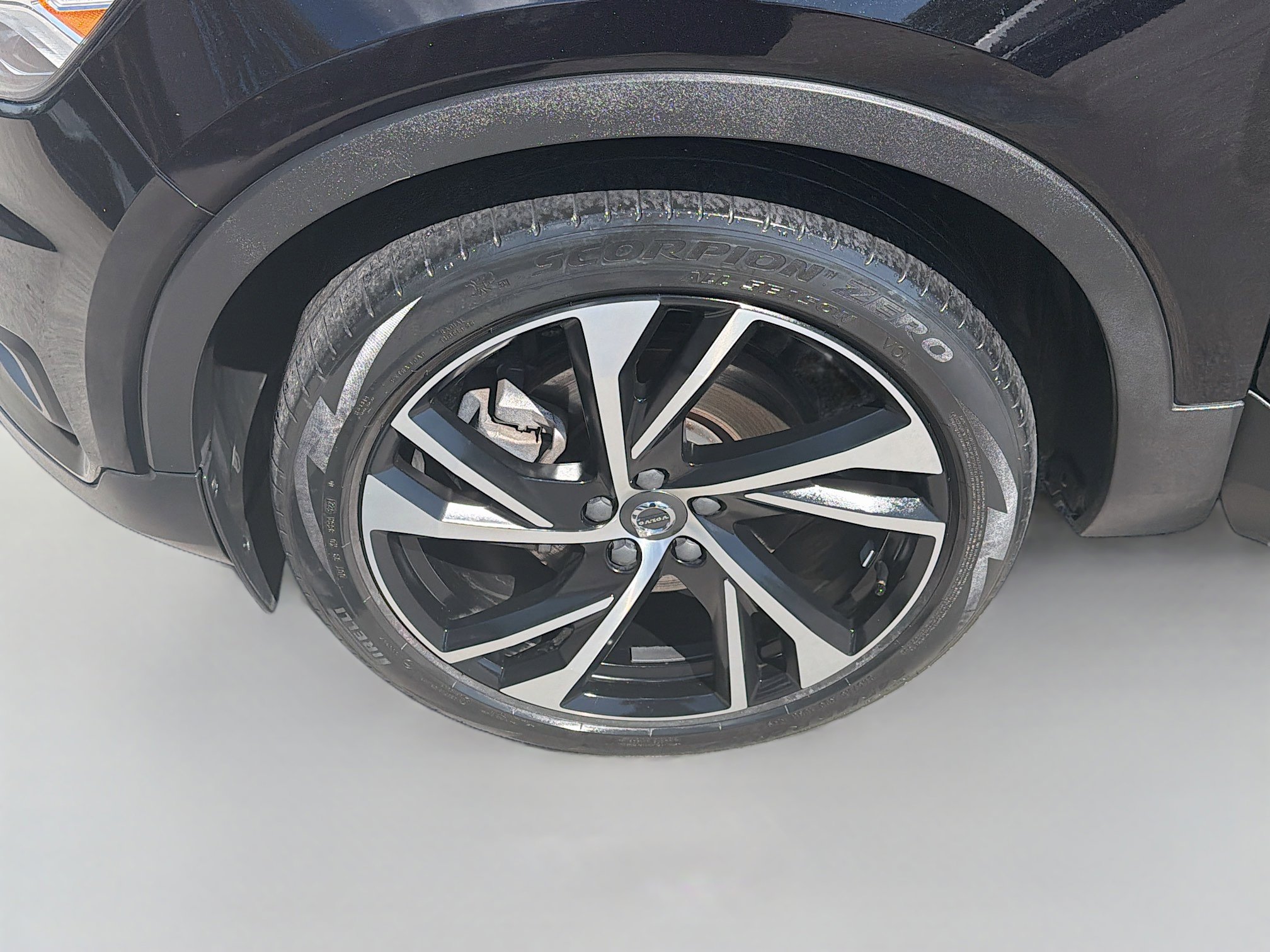 Used 2022 Volvo XC40 T5 R-Design w/ Advanced Package image 37