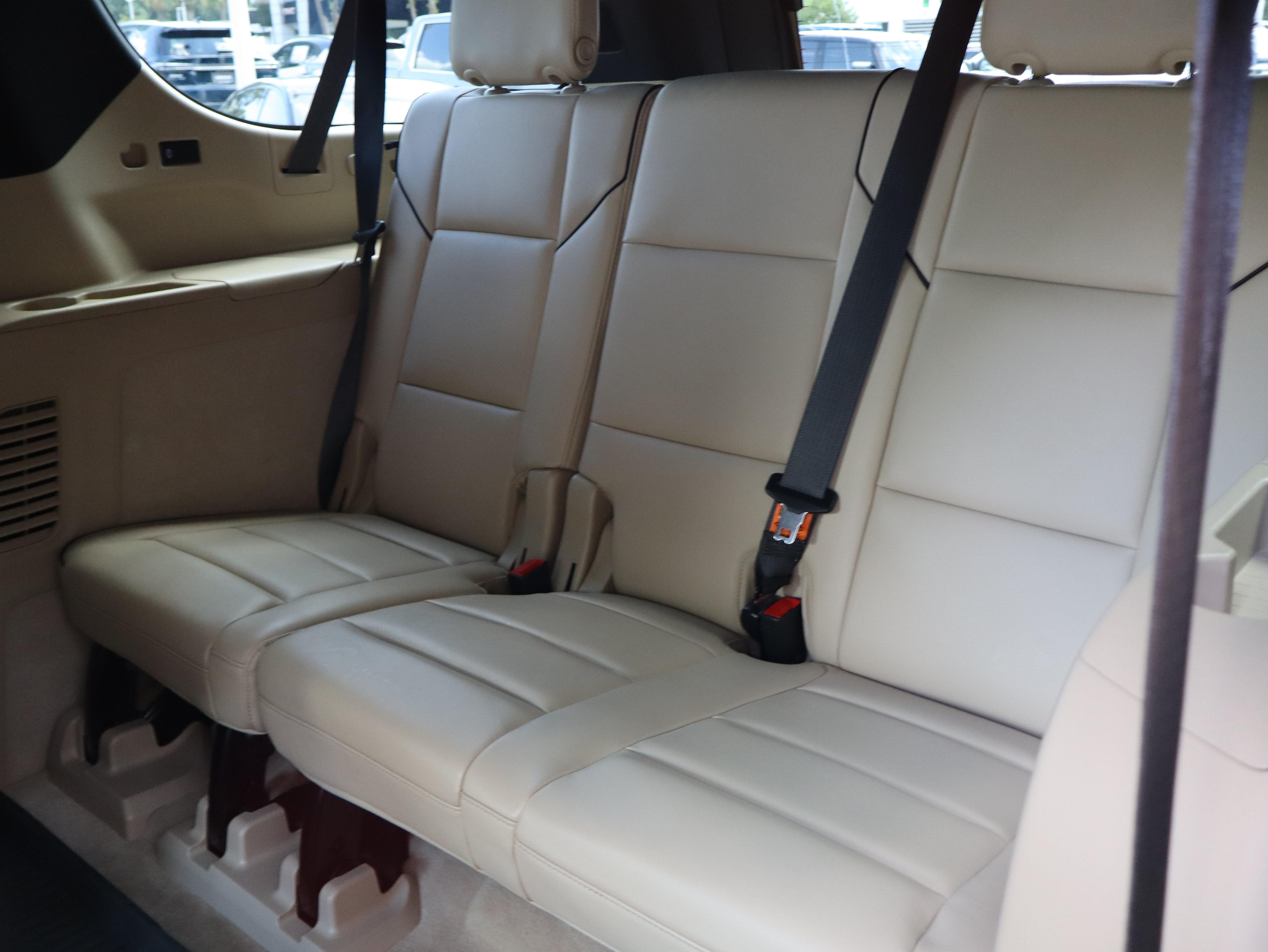 Used 2023 Cadillac Escalade ESV Premium Luxury w/ Performance Package AWD/4WD image 47