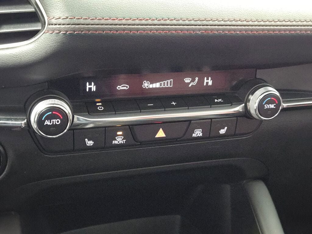 Used 2023 MAZDA MAZDA3 s image 29