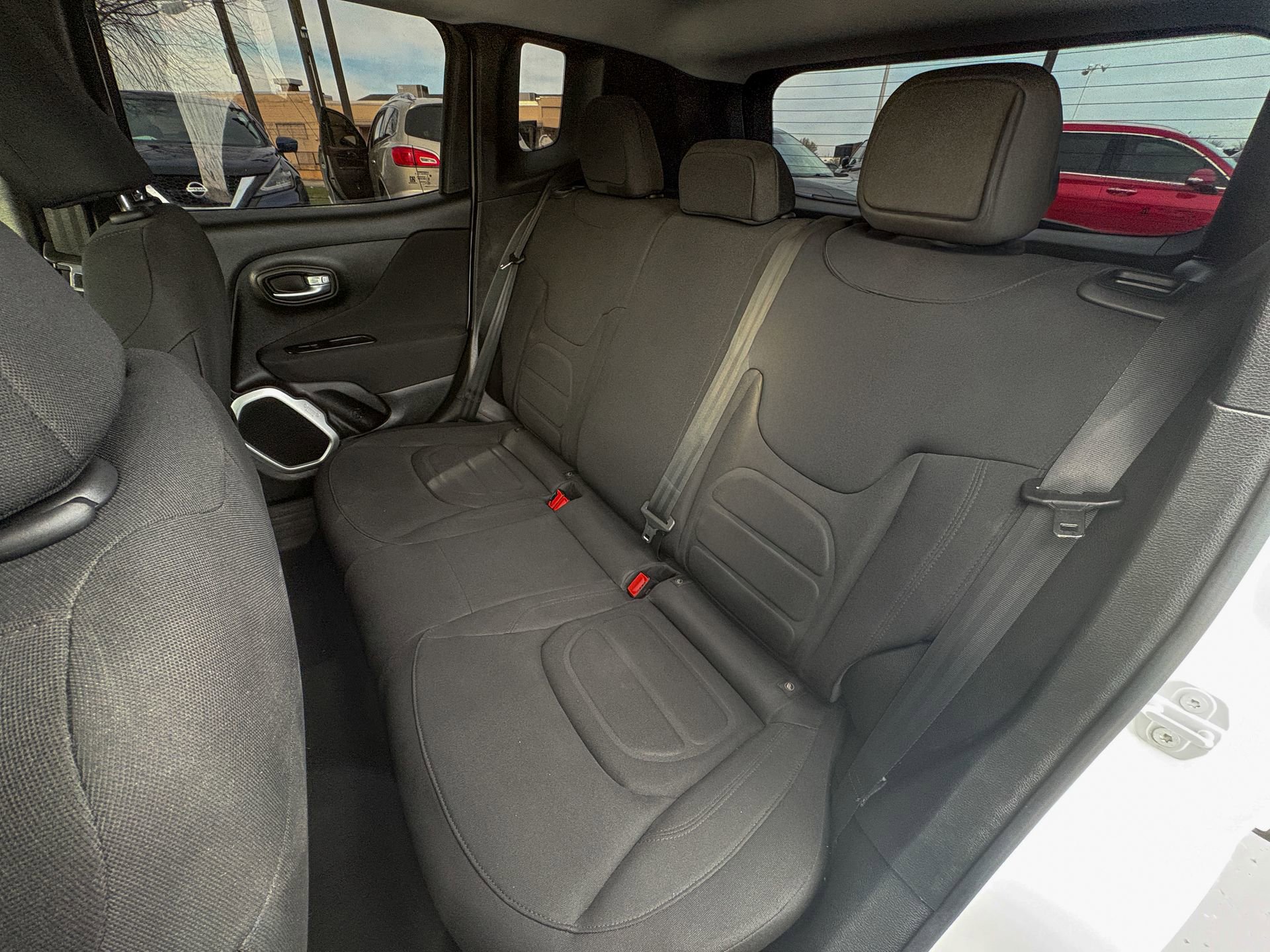Used 2018 Jeep Renegade Latitude image 24