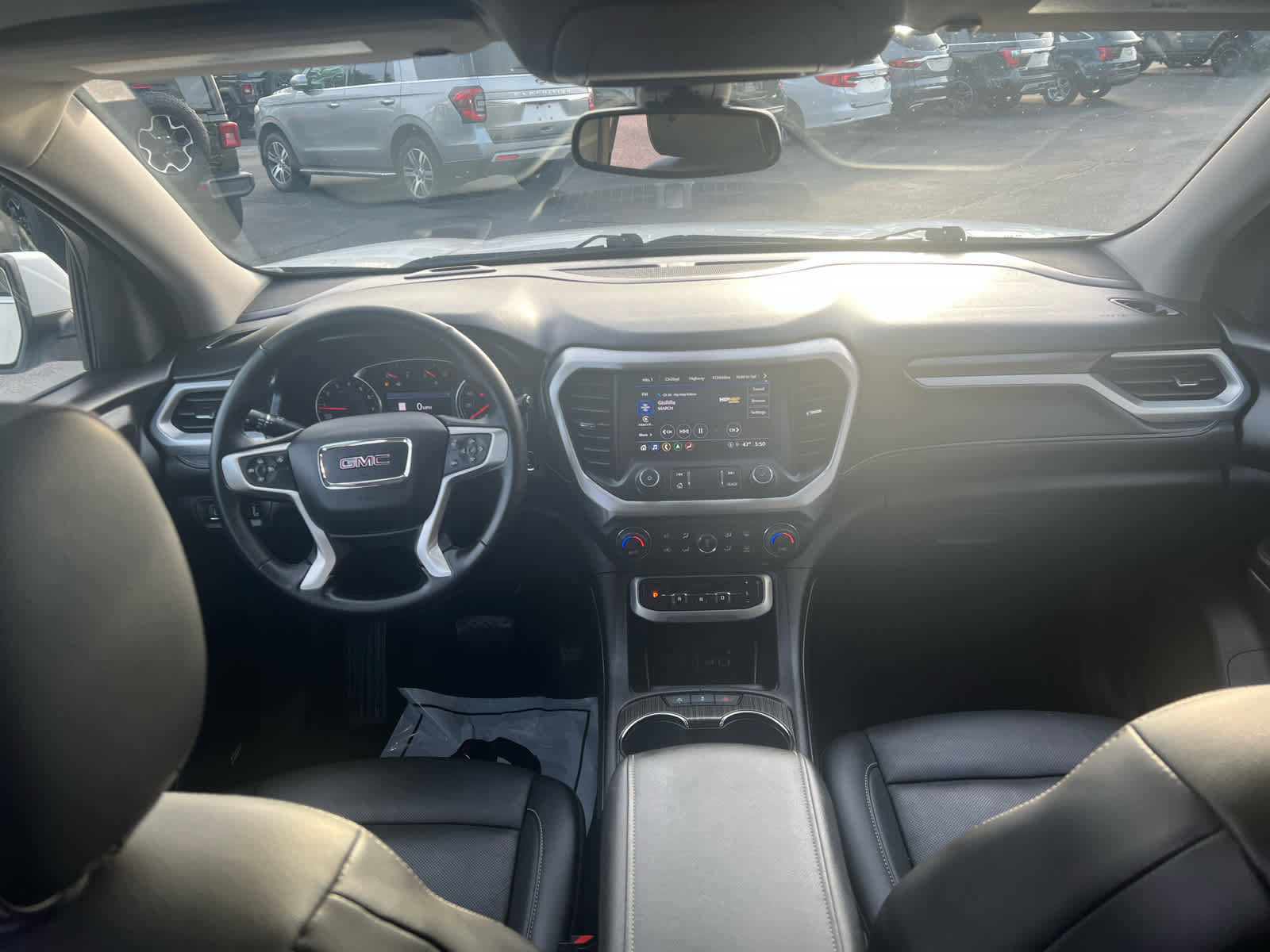 Used 2023 GMC Acadia SLT image 16