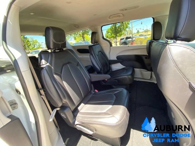 Used 2024 Chrysler Pacifica Touring-L FWD image 19