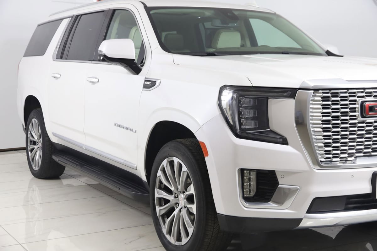 Used 2021 GMC Yukon XL Denali w/ LPO, Illumination Package AWD/4WD image 43