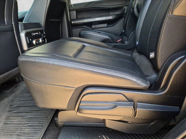 Used 2020 Ford Expedition XLT w/ Equipment Group 202A AWD/4WD image 19