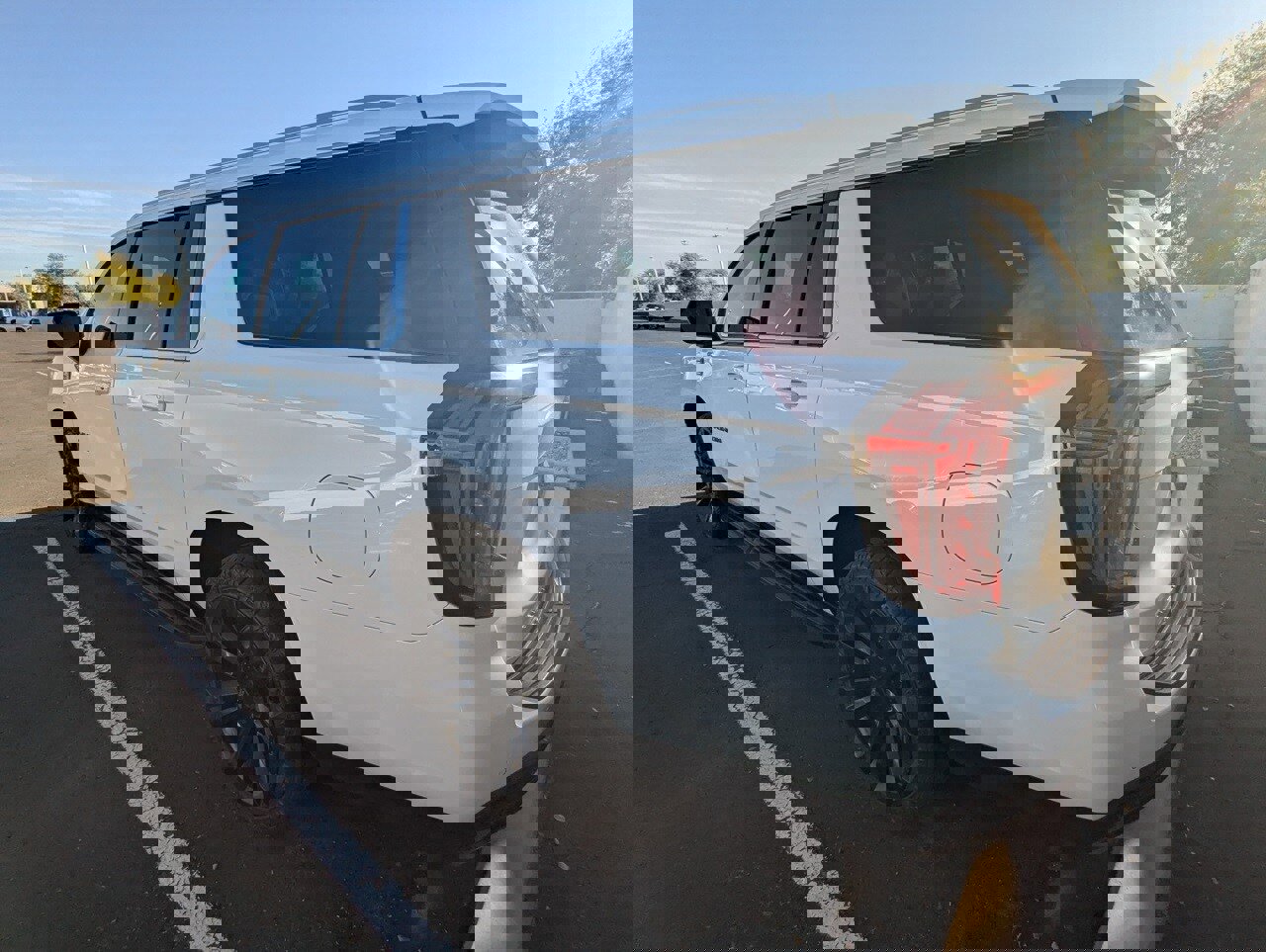 Used 2024 GMC Yukon XL SLE w/ Gmc Pro Safety Plus Package image 6