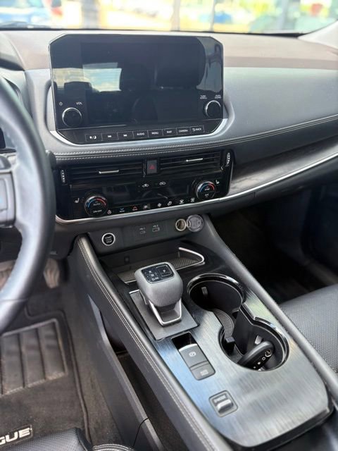 Used 2022 Nissan Rogue Platinum w/ Head-Up Display Package image 5