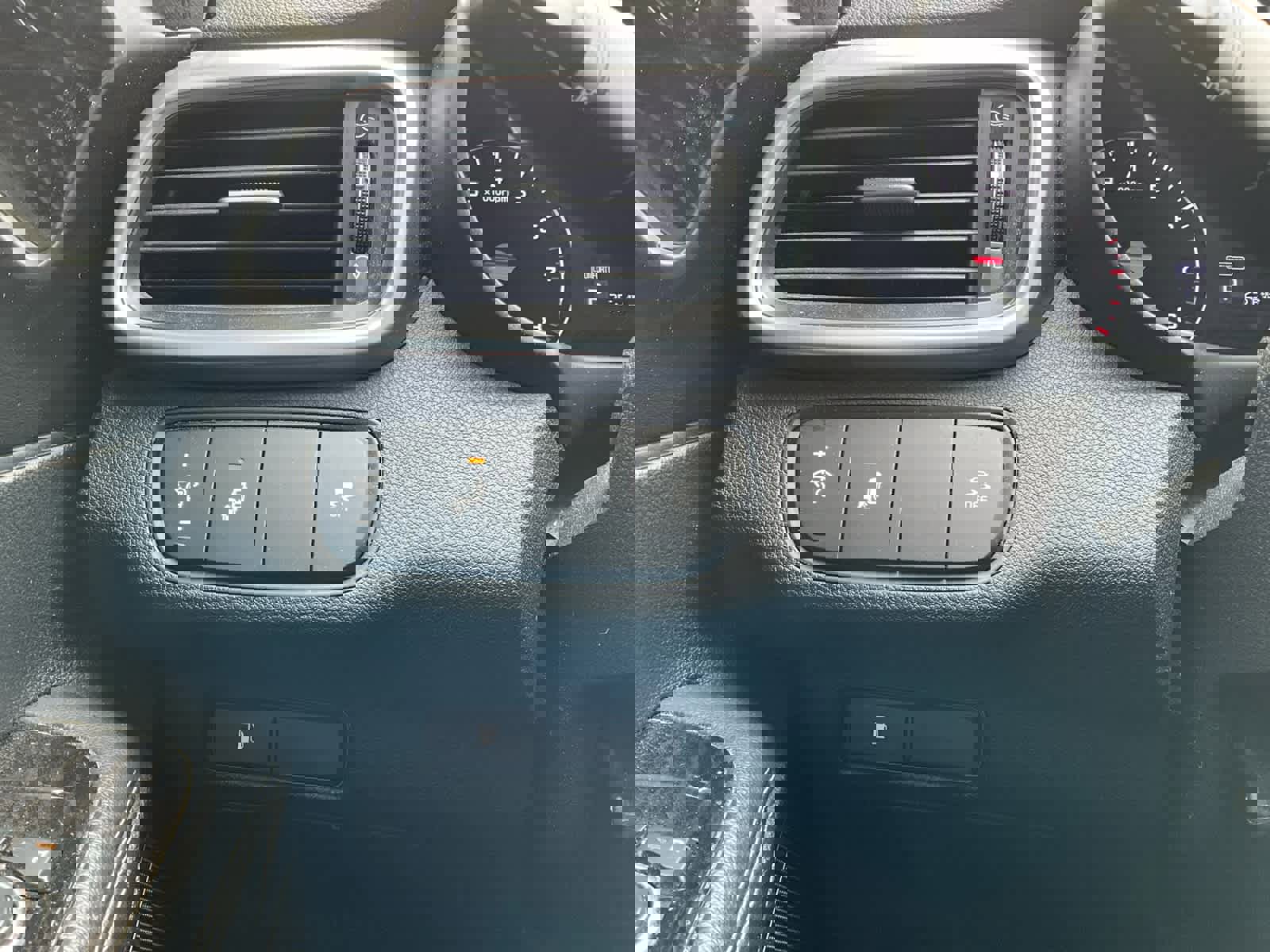 Used 2020 Kia Sorento LX w/ LX I4 Convenience Package image 22