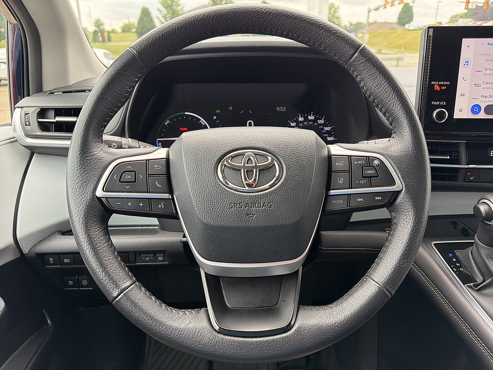 Used 2025 Toyota Sienna XLE FWD image 22