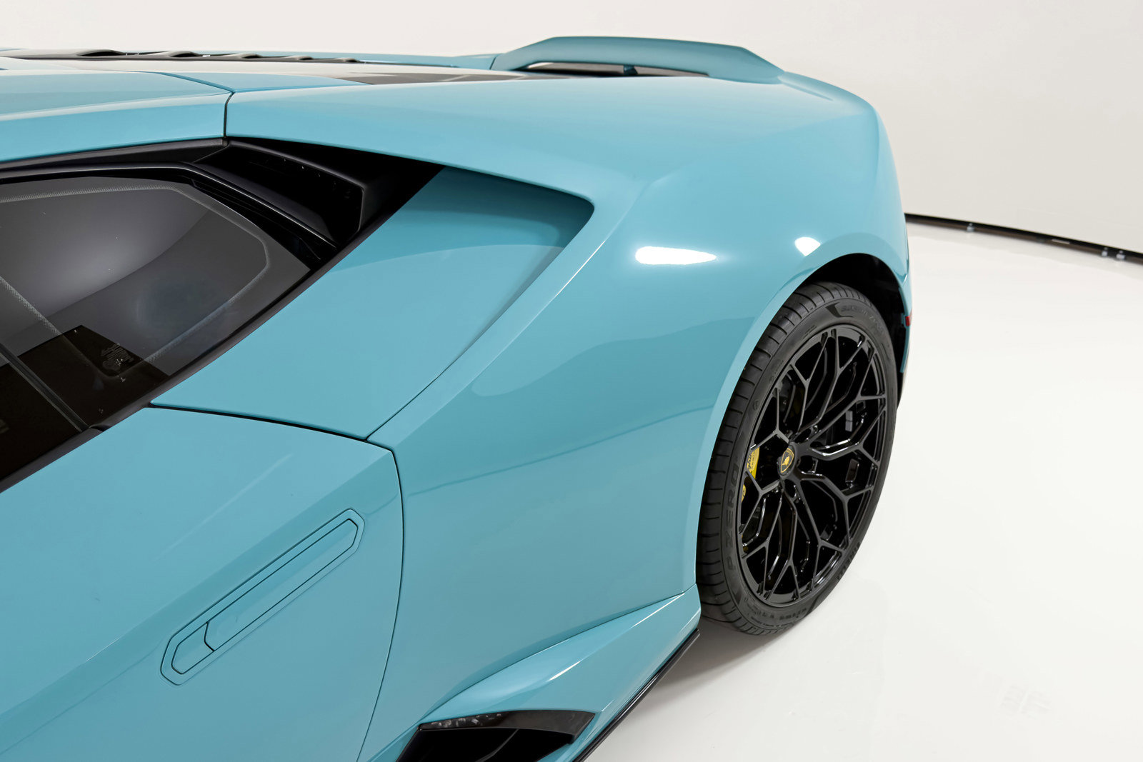 Used 2021 Lamborghini Huracan EVO image 16