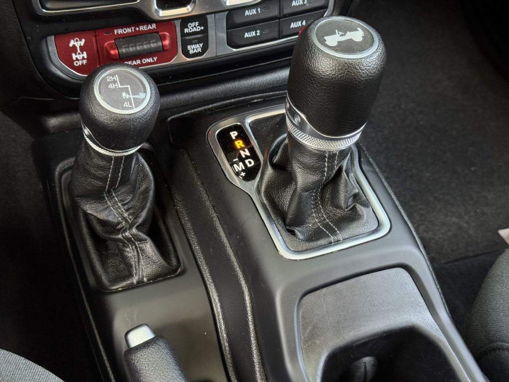 Used 2024 Jeep Wrangler Unlimited Rubicon AWD/4WD image 18