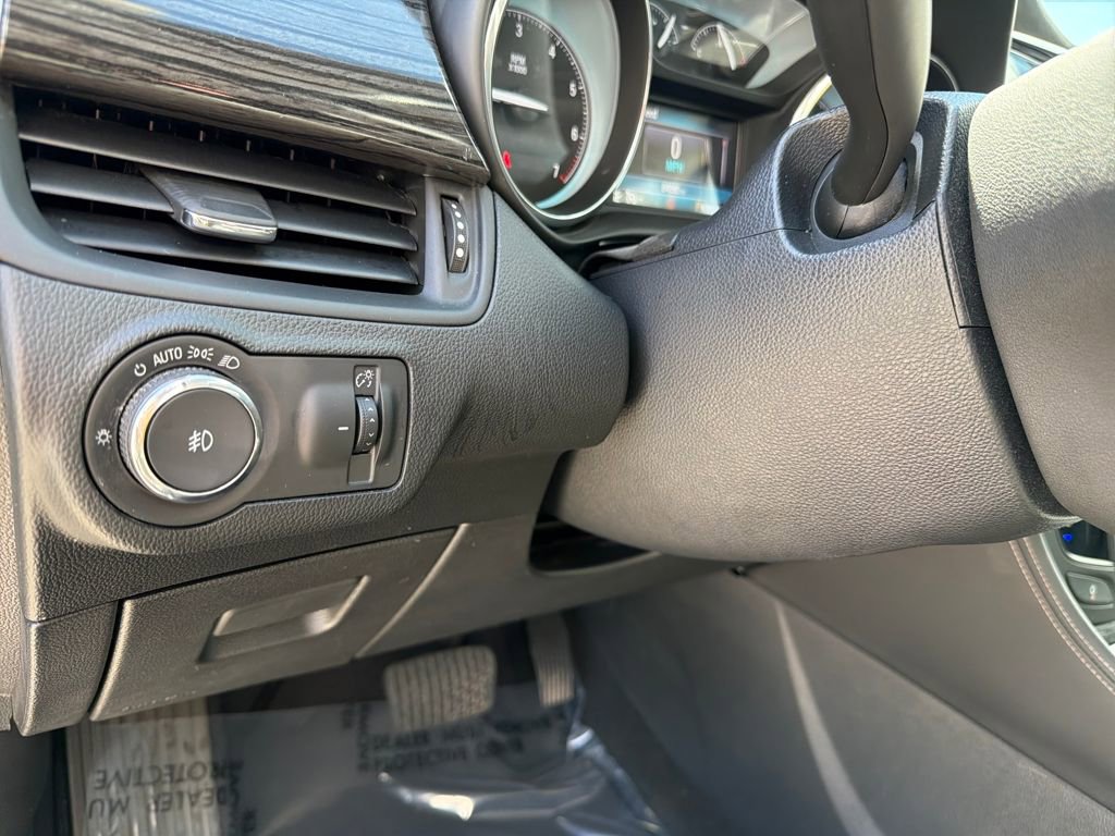 Used 2017 Buick Envision Essence FWD image 17