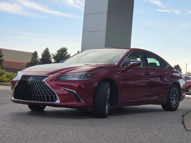 Used 2025 Lexus ES 300h Ultra Luxury w/ Accessory Package (Z2) FWD image 25