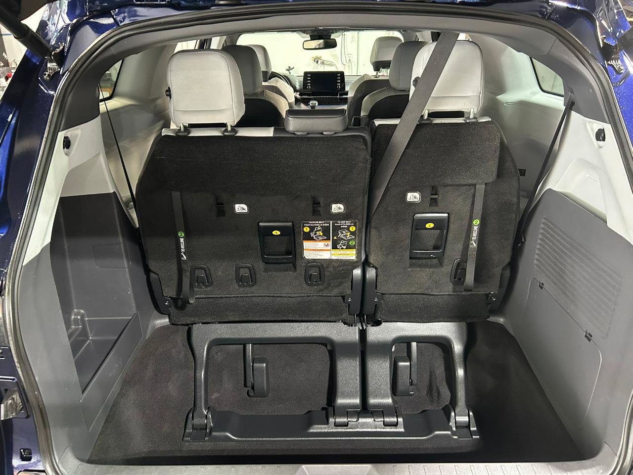 Used 2023 Toyota Sienna XSE AWD/4WD image 18