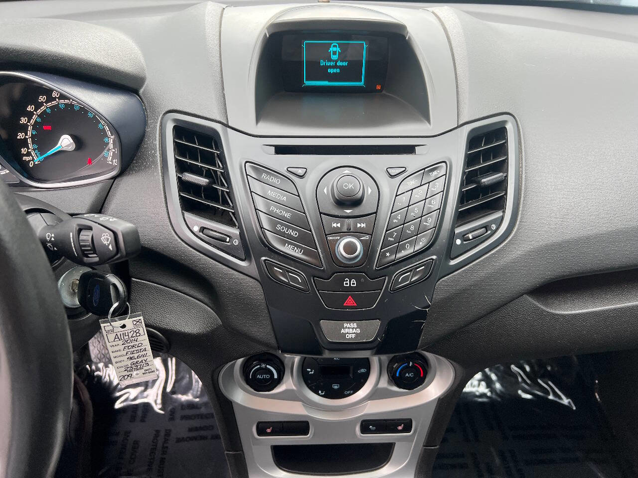 Used 2014 Ford Fiesta SE FWD image 32