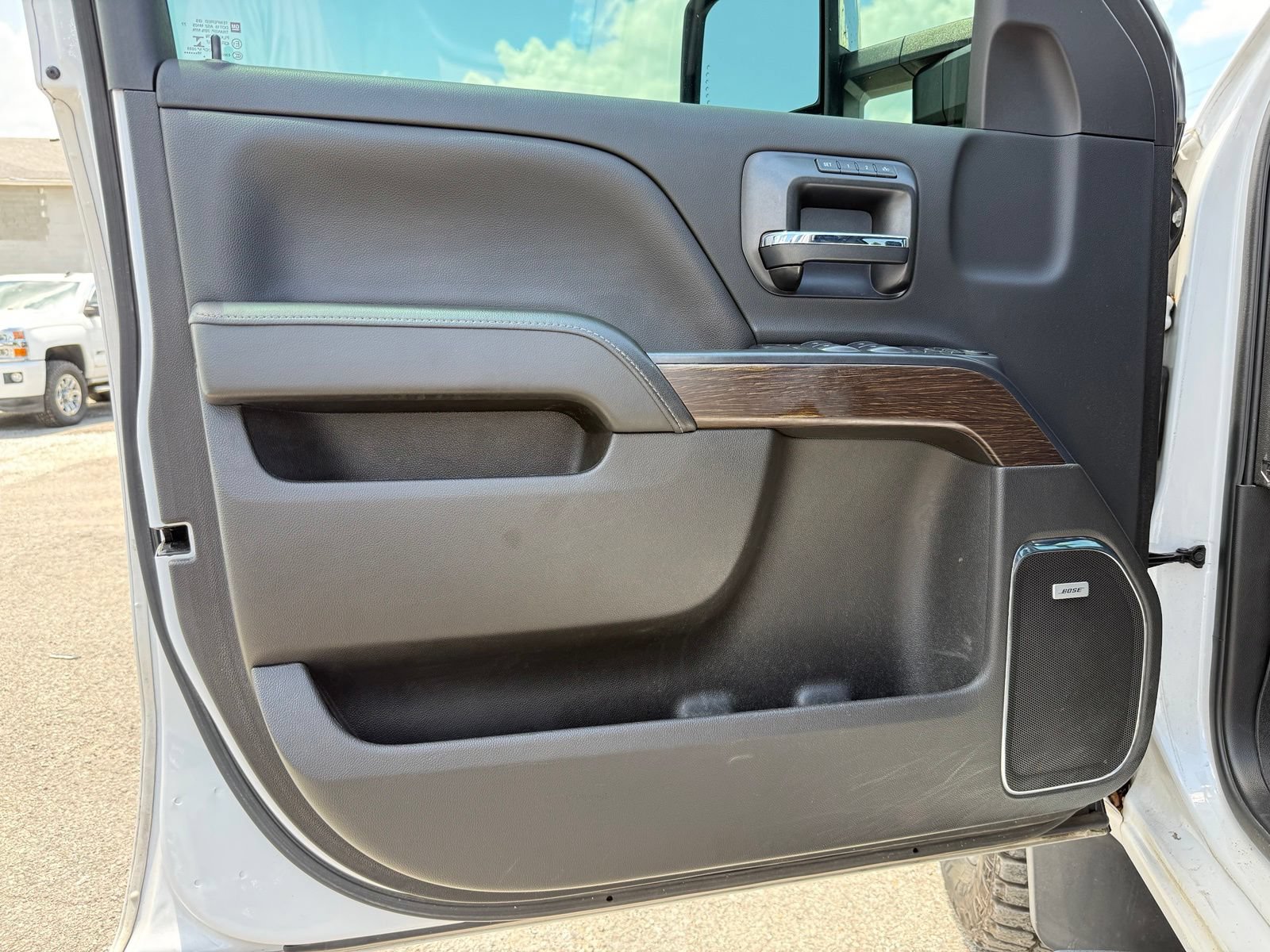 Used 2019 GMC Sierra 2500 Denali w/ Duramax Plus Package AWD/4WD image 11