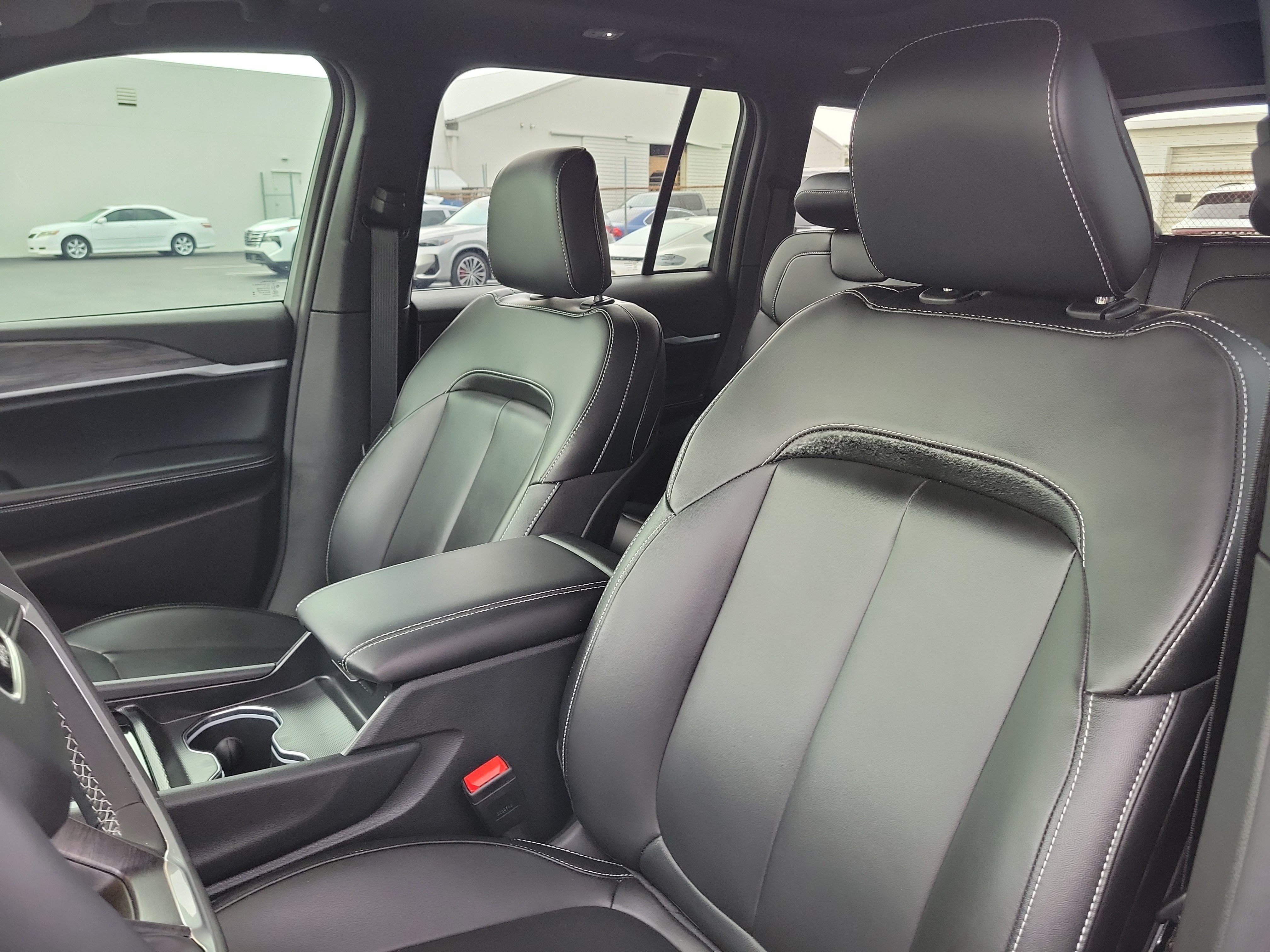 Used 2025 Jeep Grand Cherokee Limited RWD image 22
