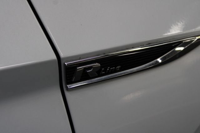 Used 2019 Volkswagen Jetta R-Line w/ R-Line Cold Weather Package FWD image 6