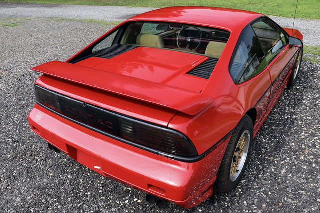 Used 1988 Pontiac Fiero GT RWD image 86