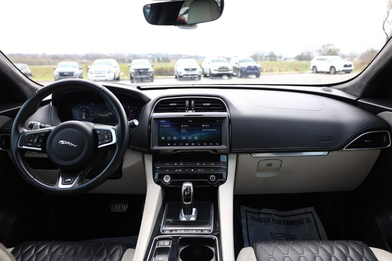 Used 2020 Jaguar F-PACE SVR image 14